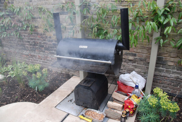 BBQ Entertainment N Catering, Enn Tobreluts BBQ Ahi Kahe Korstnaga 1