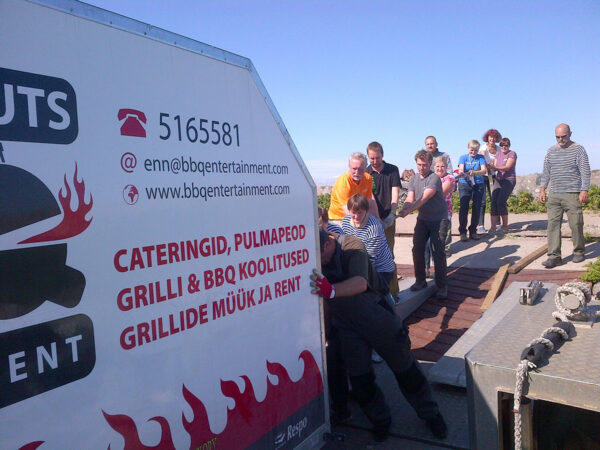 BBQ Entertainment N Catering, Enn Tobreluts, Naissaarele Grillima