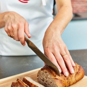 5060550700572 9 Leivanuga : New Santoku Bread 200 Mm – MasterChef