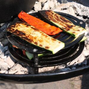 EAN 8719326497778 VALHAL Malmist Potialus: Rest : BBQ Accessory Cast Iron Grid With Feet 23 Cm