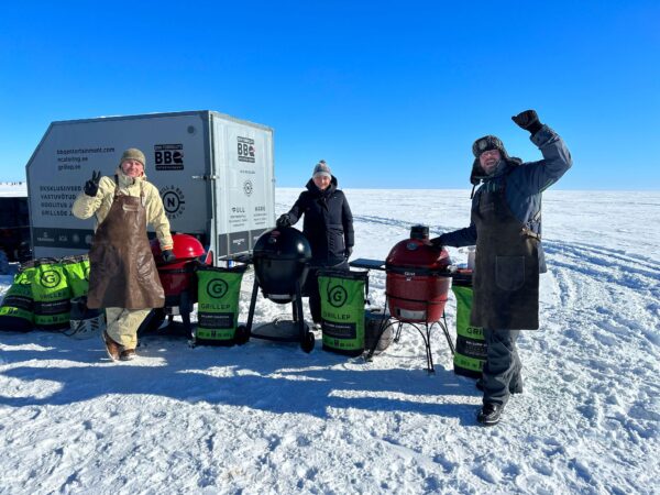 25.11.23 Grill Ahjude Set Up Enn