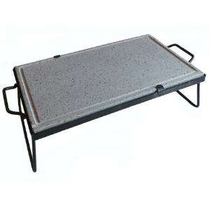 Laavakivi alusjalgadega / Laamteuktoonilisest vulkaanikivist grillplaat