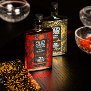 Muraglia “Michelin Aromatics By Francesco Apreda” Kinkekarp Eksta Väärisoliiviõlidega (2 X 100 Ml) — RED PIKKANTE & GOLD INDIA 1