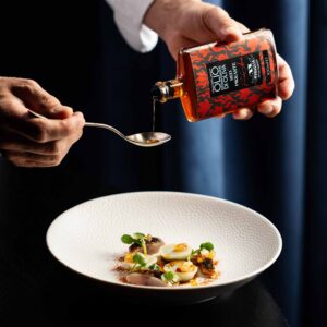 Muraglia “Michelin Aromatics By Francesco Apreda Kinkekarp Eksta Väärisoliiviõlidega (2 X 100 Ml) — RED PIKKANTE & GOLD INDIA..