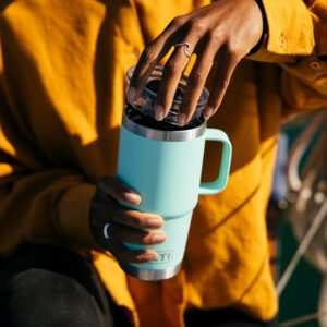 08 Stronghold Lid Drinkware Accessories Product Overview Image Lifestyle 1x 1.jpg