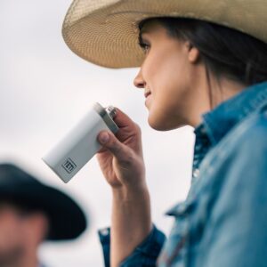 18 O1 230098 PDP Overview Product Flask White Lifestyle 1.jpg