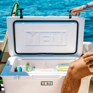 Tundra 35 Hard Cooler Product Overview Image Interlock Lid Coldlock Casket 1x.jpg